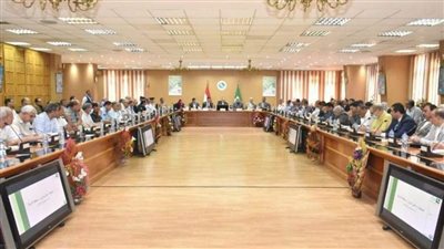 محافظ الشرقية يناقش إجراءات إنشاء محطة صرف صحي وتنظيم تداول الأرز الشعير 