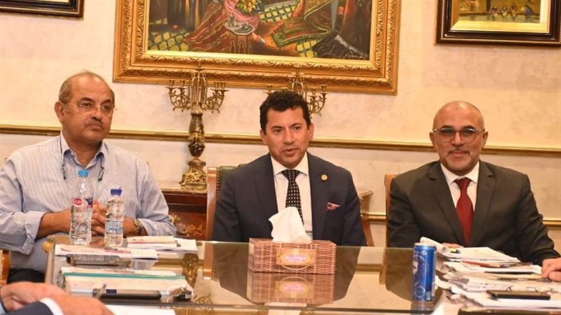 خلال الاجتماع