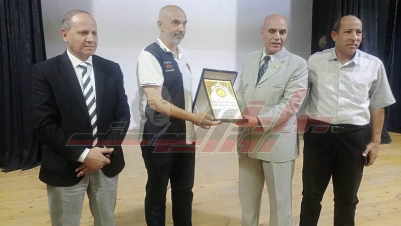 خلال التكريم