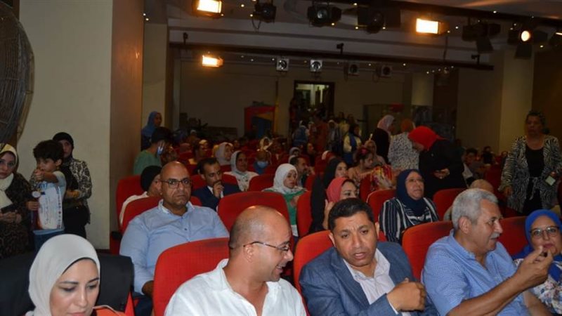 خاليك ايجابي تحتفي