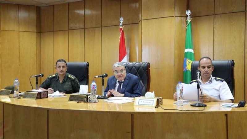 محافظ المنيا خلال