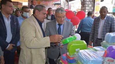  محافظ المنيا يفتتح معرض 