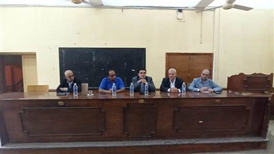 نائب محافظ بني سويف يعقد اجتماعا موسعا بقيادات قطاعي الزراعة والطب البيطري