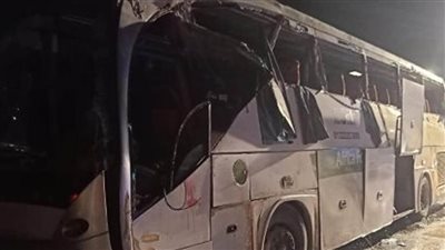 مصرع 5 وإصابة 46 آخرين في انقلاب أتوبيس بطريق 