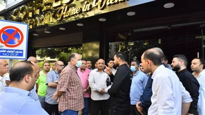 محافظ أسيوط يتفقد موقع حادث انفجار أسطوانة غاز فريون بمطعم وإصابة 3 فنيين (صور)