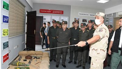 رئيس الاركان يتفقد معهد المهندسين العسكريين لحصوله على المركز الأول  بالقوات المسلحة
