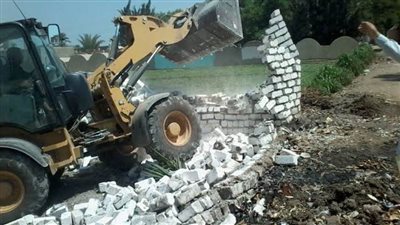 محافظة الأقصر تواصل تنفيذ أعمال إزالة التعديات على الأراضى الزراعية وأملاك الدولة