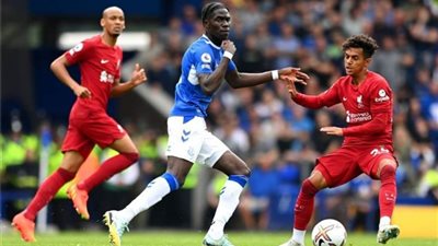 ليفربول يطالب بالتحقيق في عبارات عدائية وعنصرية صدرت من بعض الجماهير