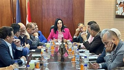  السياحة والآثار والنقل يناقشان كيفية الاستغلال السياحي 