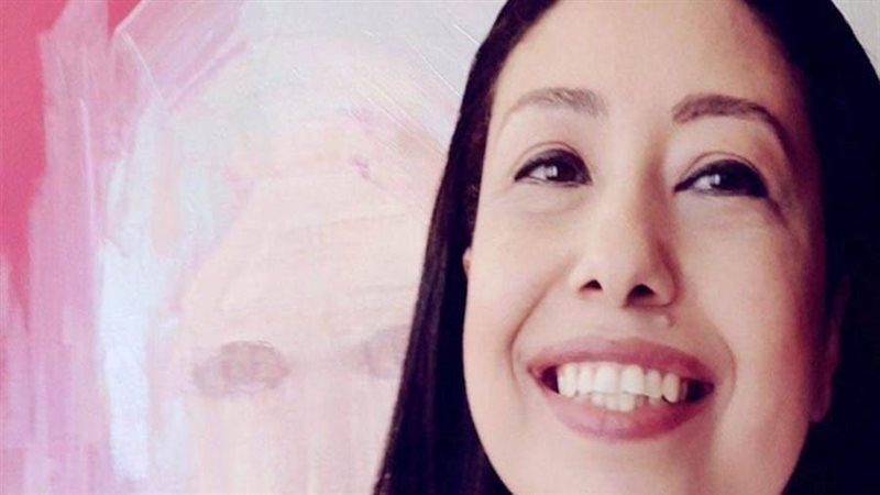 الفنانة التشكيلية