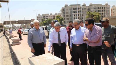محافظ المنيا يتابع سير العمل بمشروع النقل الجماعي ويوجه بتطوير 8 محلات بسور المشروع