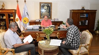 محافظ أسيوط يعتمد قرار ترقية 2205 معلمين وأخصائيين بالتربية والتعليم ومنحهم بدل الاعتماد وعلاوة الترقية