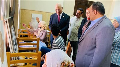 رئيس جامعة بنها يتفقد فعاليات مركز رعاية الموهوبين والمبدعين والنوابغ