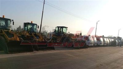 اصطفاف معدات منظومة النظافة بمدينة بيلا في كفر الشيخ