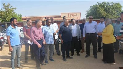 محافظ الوادي الجديد يتفقد مدرسة 