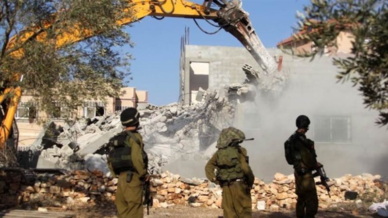 الاحتلال يجبر عائلة