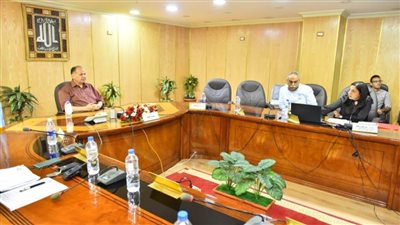 محافظ أسيوط يترأس الاجتماع الأول لمركز معلومات شبكات المرافق والبنية التحتية بالمحافظة بعد تشكيله