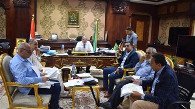 محافظ المنيا يناقش مع أعضاء مجلسي النواب والشيوخ عددًا من القضايا بالقطاعات الخدمية