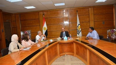 رئيس جامعة أسيوط يؤكد ضرورة التعاون والعمل المشترك لتنمية المجتمع وخدمة المواطنين