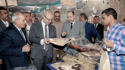 محافظ بني سويف يفتتح معرض (أهلاً مدارس)