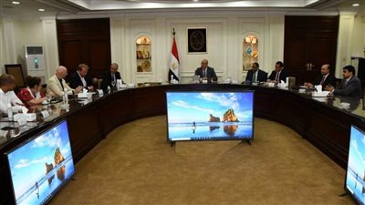 وزير الإسكان يتابع الموقف التنفيذي لمشروع الحدائق المركزية 