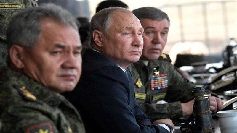 بوتين يتابع احد المناورات