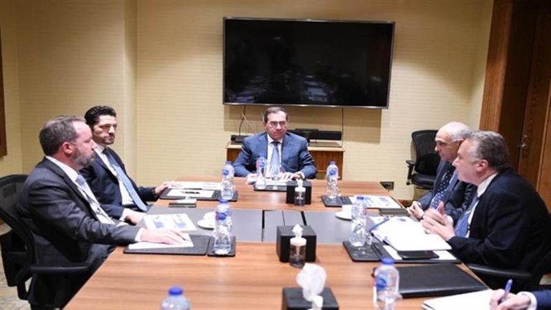 وزير البترول يبحث