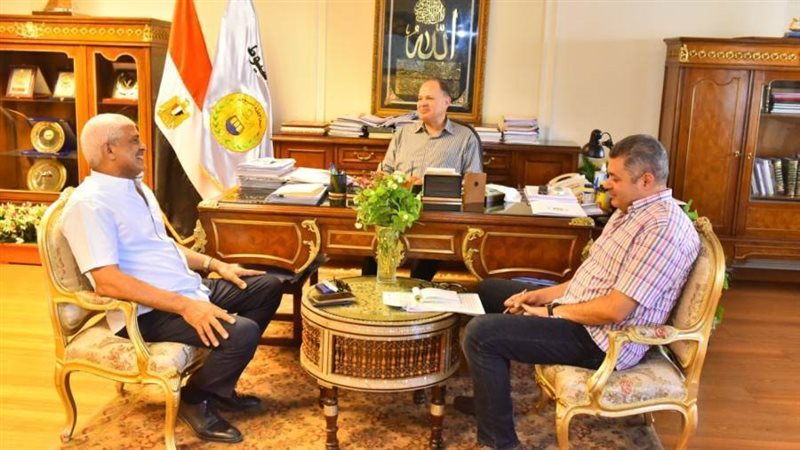 محافظ أسيوط يلتقي