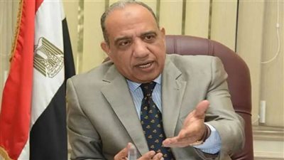 وزير قطاع الأعمال يتابع سير العمل بمركز معلومات الوزارة