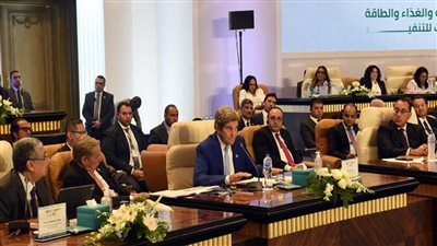 جون كيري مشيدًا ببرنامج 