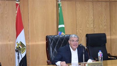 محافظ المنيا يناقش موقف الأراضي المخصصة لإقامة الأسواق والمواقف والحماية المدنية ومعدلات التنفيذ بمشروعات حياة كريمة