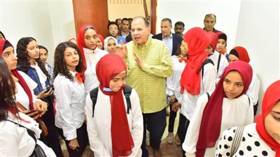 محافظ أسيوط يتفقد أعمال إنشاء مجمع خدمات المواطنين بقرية بني مر بمركز الفتح بمشاركة طالبات التربية والتعليم