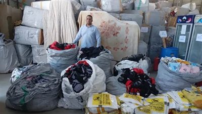 جمارك سفاجا تضبط محاولة تهريب كمية من الملابس الجاهزة