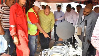 محافظ أسيوط يتفقد أعمال توصيل خطوط وشبكات الغاز الطبيعي بقرية بني مر التابعة لمركز الفتح