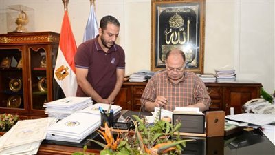 محافظ أسيوط يعتمد عقودًا جديدة لتقنين وضع اليد على أراضي الدولة