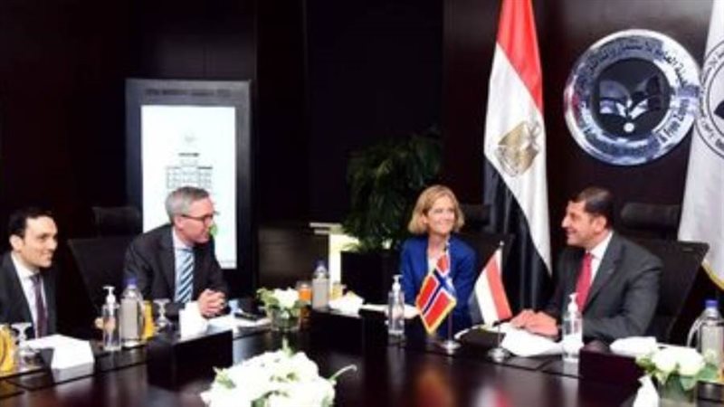 خلال الاجتماع