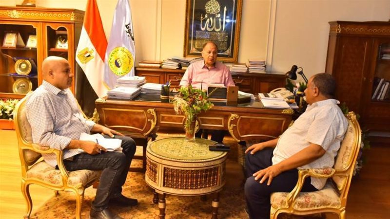 محافظ أسيوط ووكيل