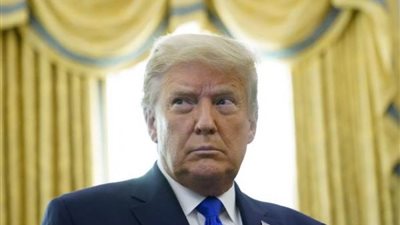 بانون: مكتب التحقيقات الفيدرالي يداهم منازل 35 من مساعدي ترامب