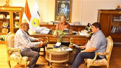 محافظ أسيوط يلتقي مسؤولي الري بالمحافظة لمناقشة معدلات التنفيذ بالمشروع القومي لتأهيل وتبطين الترع