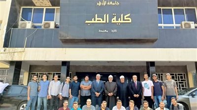 رئيس جامعة الأزهر يتفقد لجان امتحانات كلية طب بنين الأزهر بالقاهرة