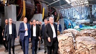 وزير الصناعة: زيارات مكثفة لكافة التجمعات الصناعية لمتابعة سير العملية الإنتاجية
