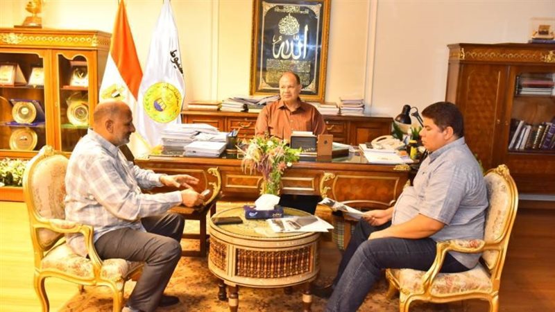 محافظ أسيوط ووكيل