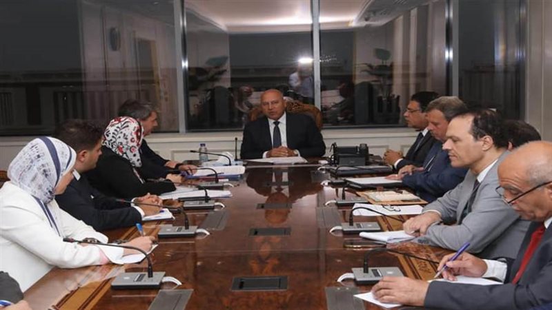 خلال الاجتماع