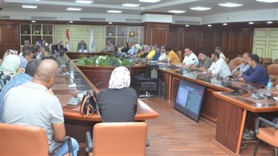 سكرتير عام  بنى سويف يجتمع بأعضاء لجنة التنمية المستدامة