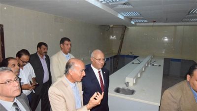 رئيس جامعة بنها يتابع تجهيز الجامعة الأهلية بالعبور لاستقبال الطلاب 