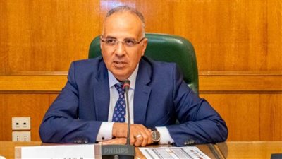 سويلم يجتمع مع قيادات الوزارة ورؤساء الإدارات المركزية لمتابعة موقف المشروعات الجارية 