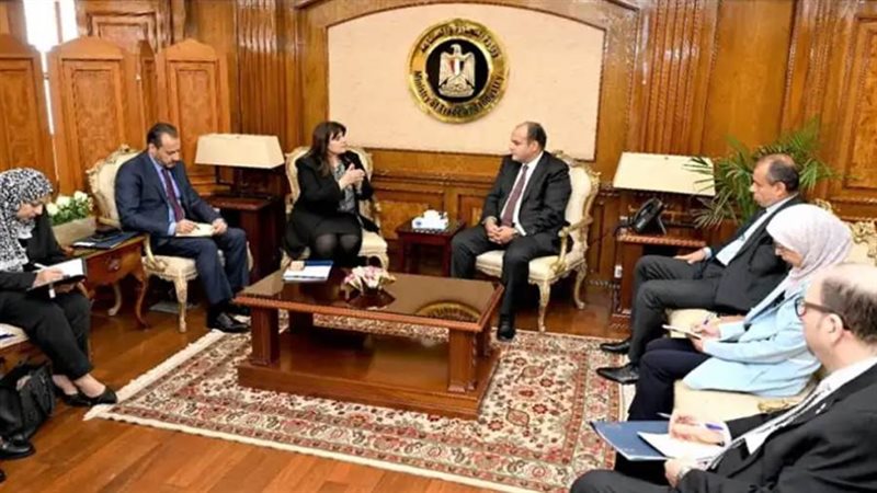 وزير التجارة يلتقي