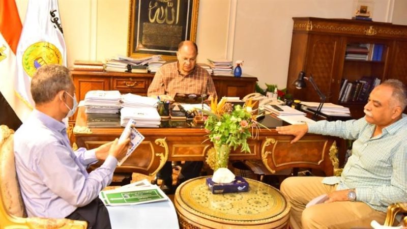 محافظ أسيوط يلتقي