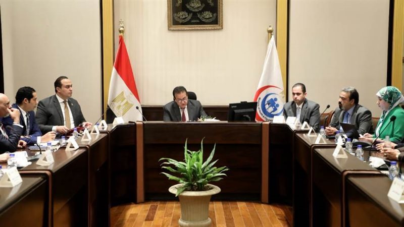 اجتماع وزير الصحة