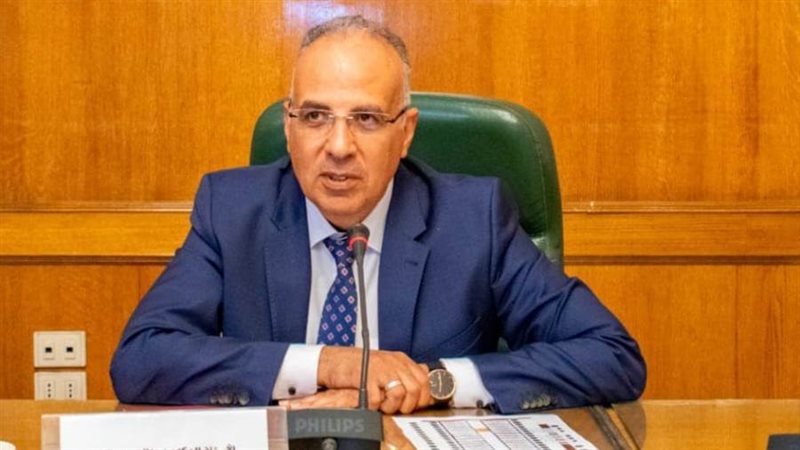 سويلم مع قيادات الوزارة